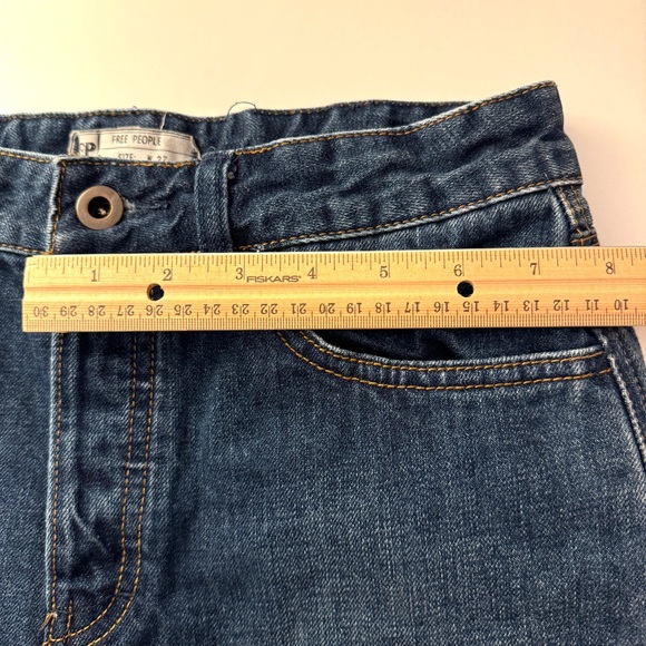 FREE PEOPLE Women’s Jean Shorts Sz 27 - Picture 9 of 11